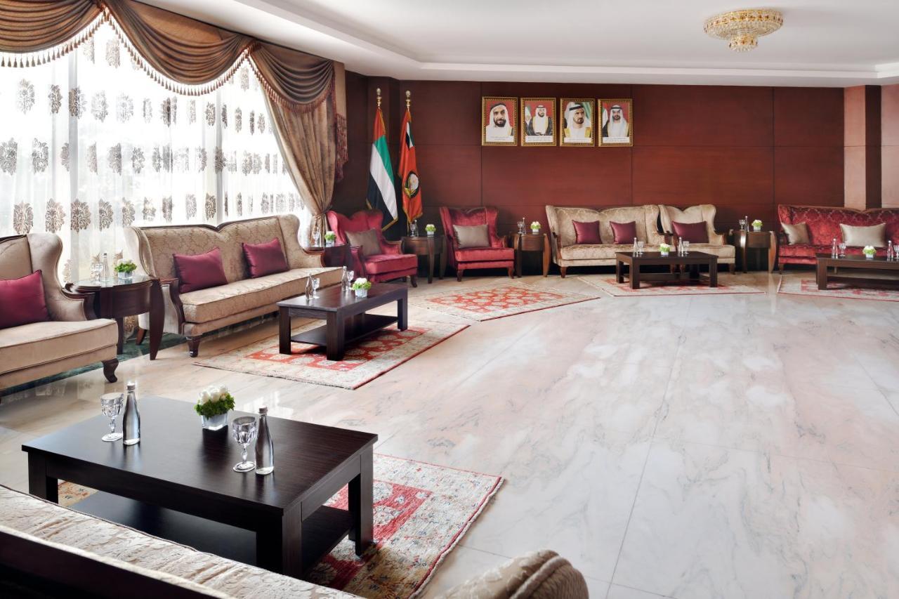 Officers Club & Hotel Abu Dabi Exterior foto The interior of the residence