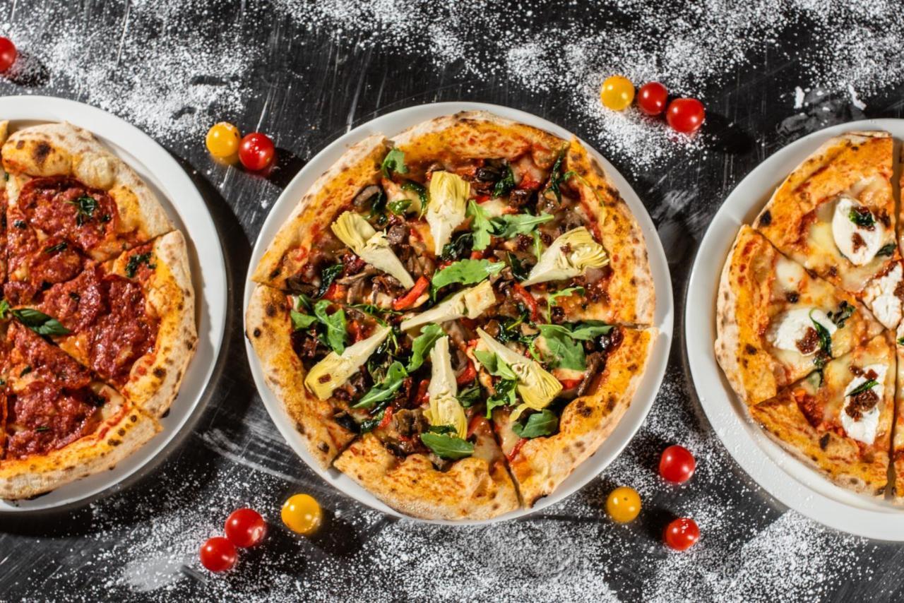 Officers Club & Hotel Abu Dabi Exterior foto Pizzas from the restaurant