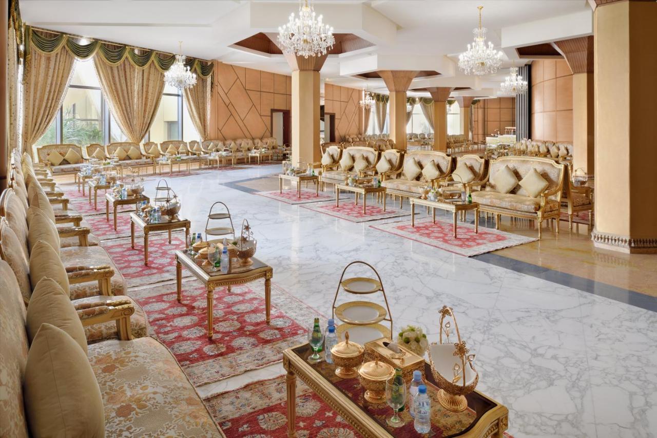 Officers Club & Hotel Abu Dabi Exterior foto The Majlis Al Arab Ballroom