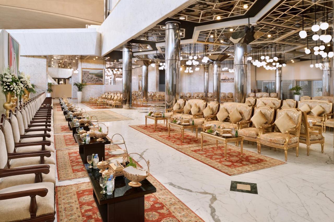 Officers Club & Hotel Abu Dabi Exterior foto The Grand Ballroom