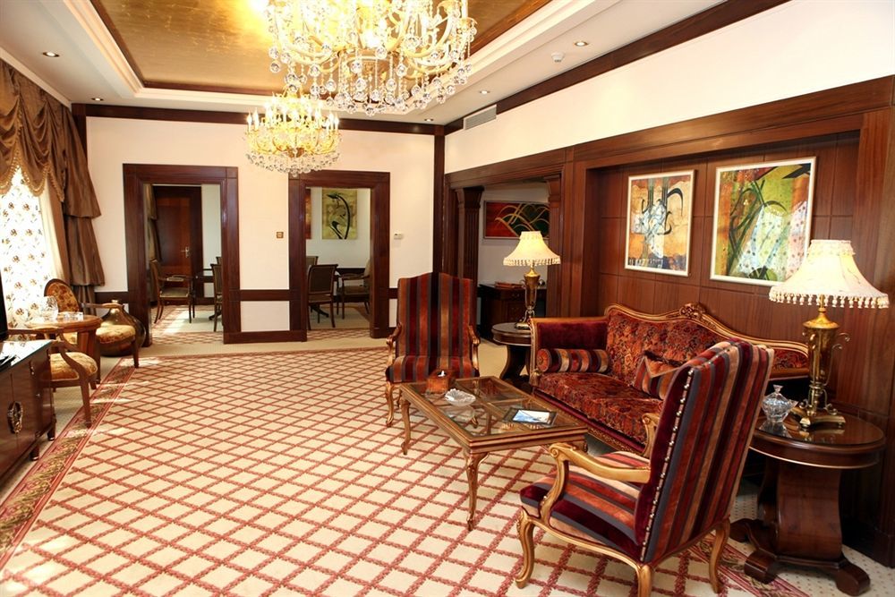 Officers Club & Hotel Abu Dabi Exterior foto Interior of the Presidential Suite
